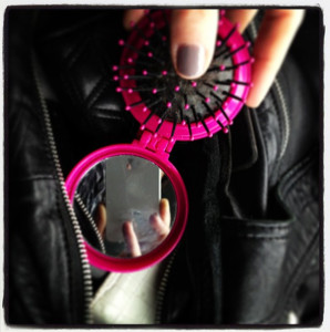 Blick in Holly's Handtasche