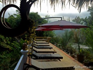 Zen Namkhan Laos - Pool Liegestühle