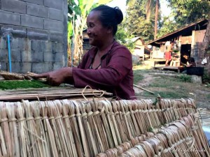 Zen Namkhan Laos - Frau im Dorf